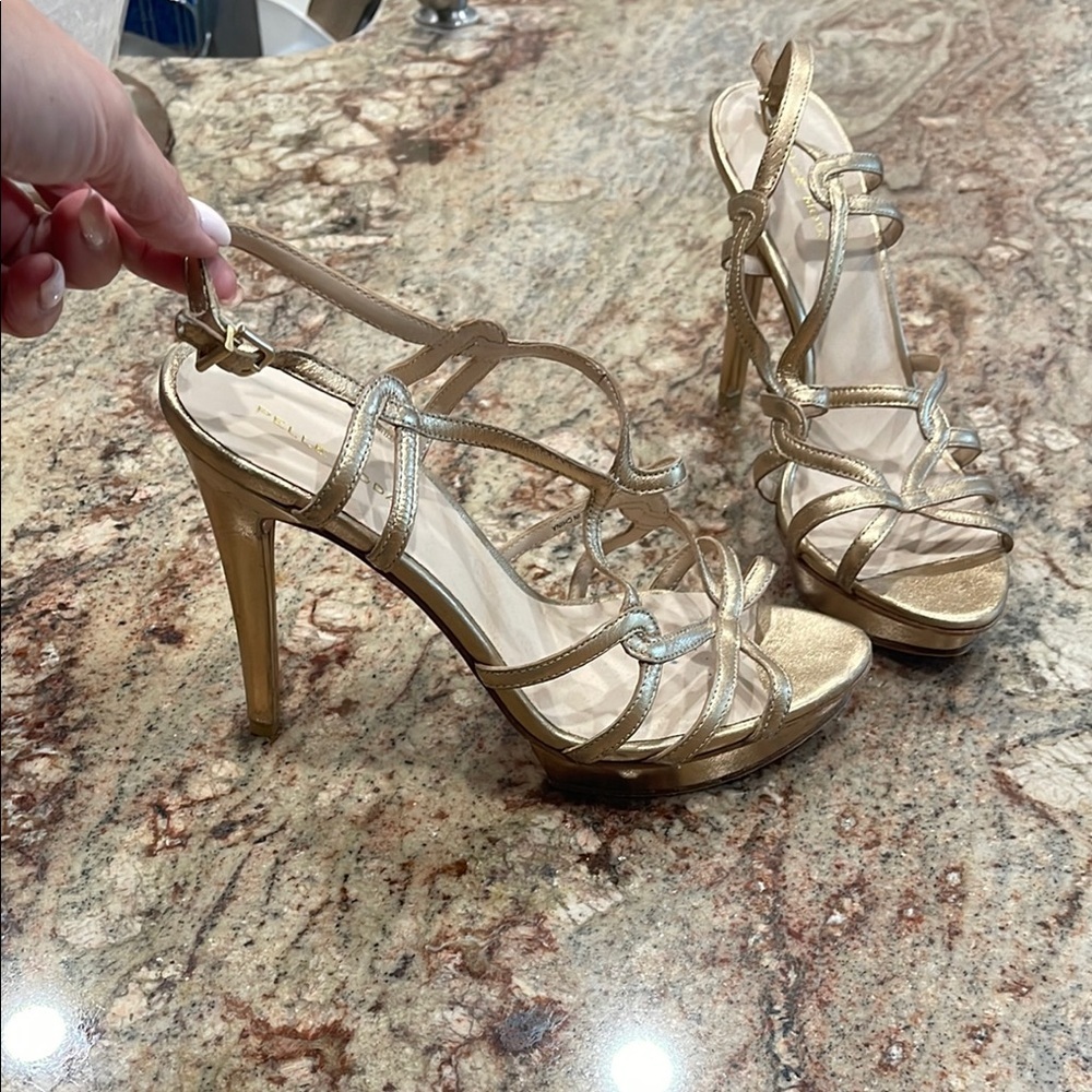Pelle Moda- Elegant Gold Strappy Heels 👠 S:11 5.5” Heel height